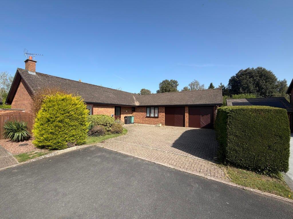 3 bed Bungalow for rent in Taunton. From Newton King - Taunton