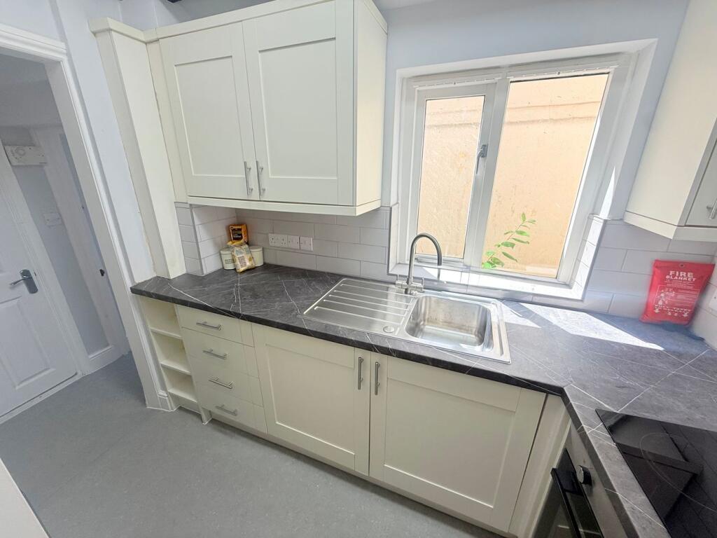 4 bed Studio for rent in Wellington. From Newton King - Taunton 4 bed Studio for rent in Wellington. From Newton King - Taunton