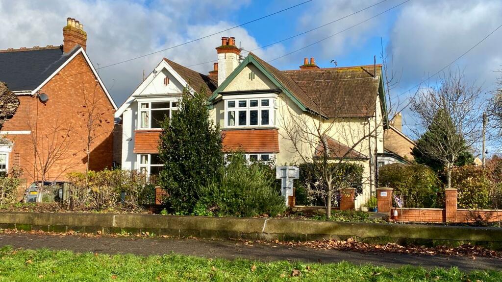 4 bed Semi Detached for rent in Taunton. From Newton King - Taunton 4 bed Semi Detached for rent in Taunton. From Newton King - Taunton