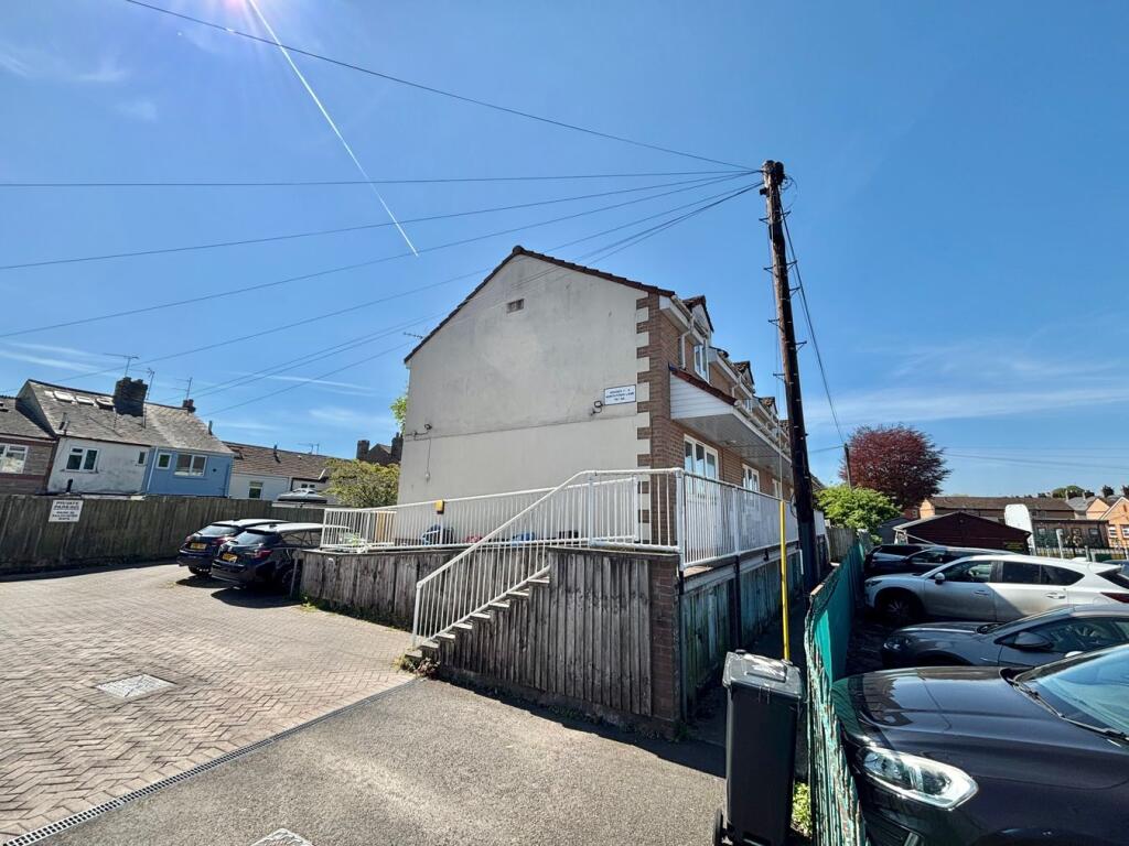 2 bed Mid Terraced House for rent in Taunton. From Newton King - Taunton
