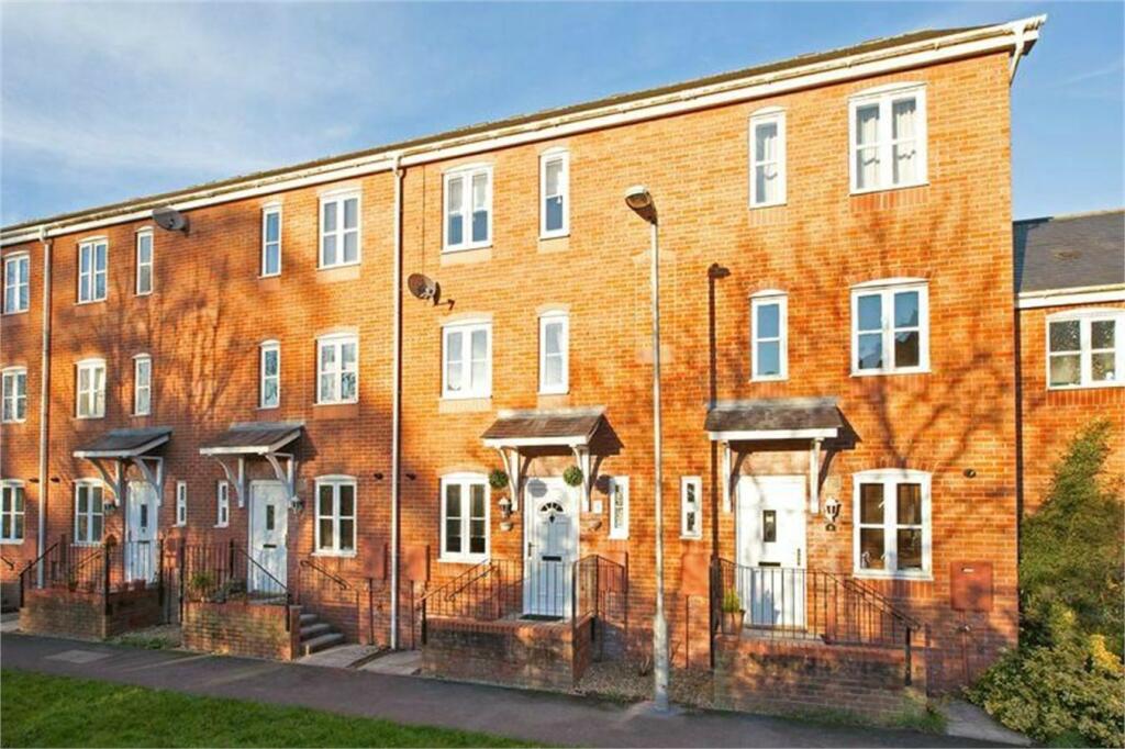 4 bed Mid Terraced House for rent in Wellington. From Newton King - Taunton 4 bed Mid Terraced House for rent in Wellington. From Newton King - Taunton