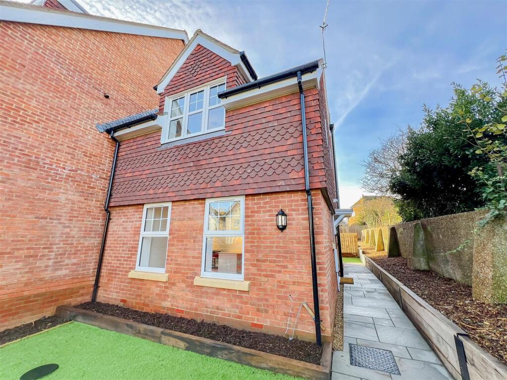 3 bed Semi Detached for rent in Bexhill. From Oakfield - Bexhill-on-Sea 3 bed Semi Detached for rent in Bexhill. From Oakfield - Bexhill-on-Sea