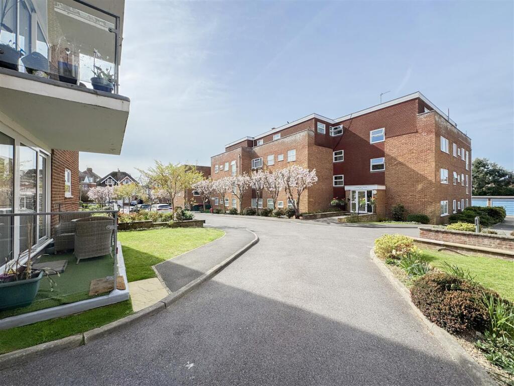 2 bed 1st Floor Flat for rent in Bexhill. From Oakfield - Bexhill-on-Sea 2 bed 1st Floor Flat for rent in Bexhill. From Oakfield - Bexhill-on-Sea