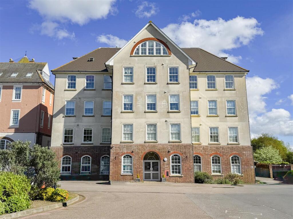 2 bed 1st Floor Flat for rent in Bexhill. From Oakfield - Bexhill-on-Sea