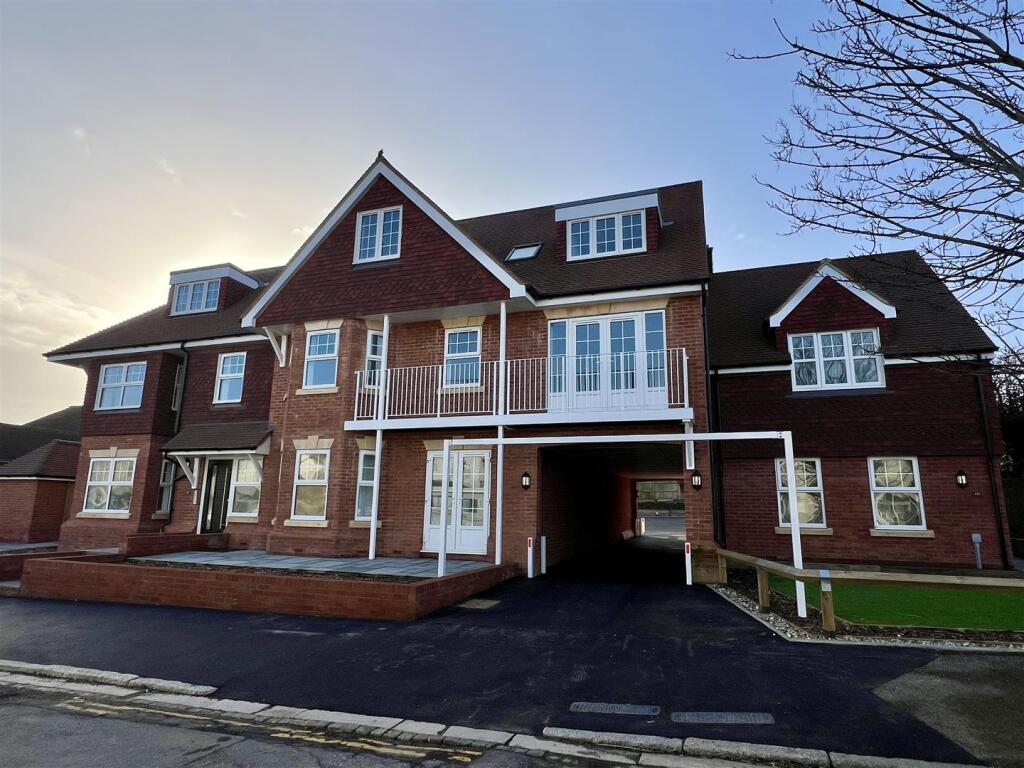 2 bed 1st Floor Flat for rent in Bexhill. From Oakfield - Bexhill-on-Sea