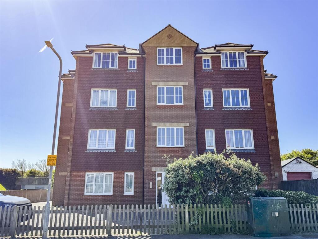 2 bed 1st Floor Flat for rent in Bexhill. From Oakfield - Bexhill-on-Sea