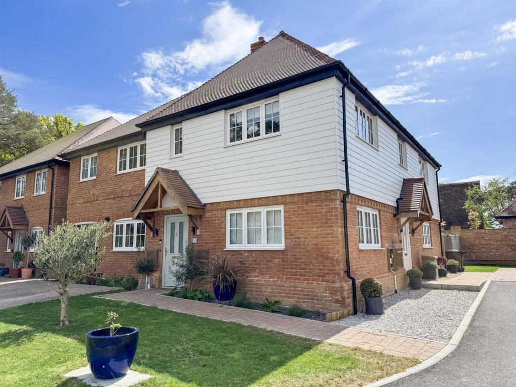 2 bed 1st Floor Flat for rent in . From Oakfield - Bexhill-on-Sea