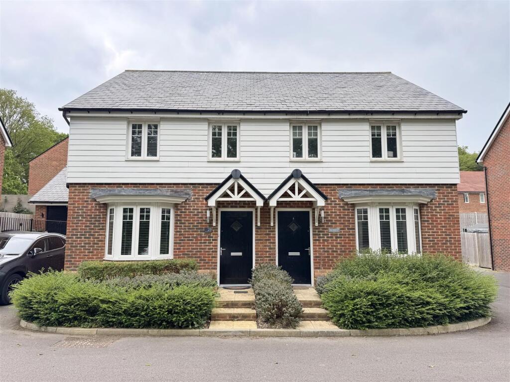 3 bed Semi Detached for rent in Lunsford's Cross. From Oakfield - Bexhill-on-Sea 3 bed Semi Detached for rent in Lunsford's Cross. From Oakfield - Bexhill-on-Sea