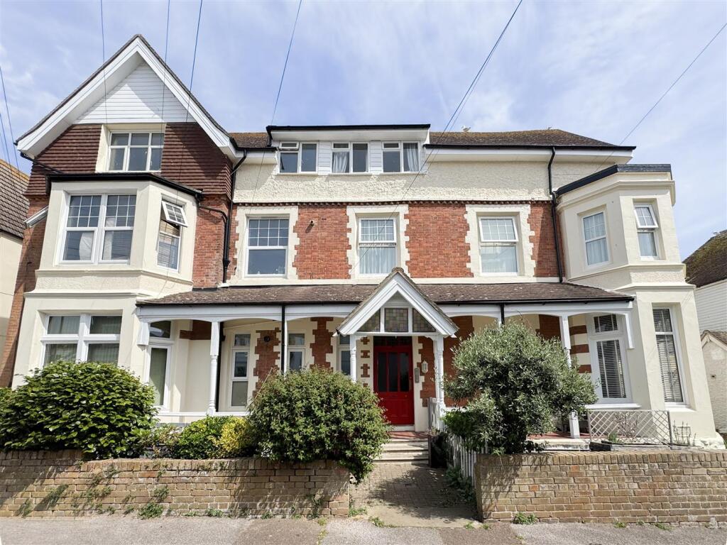3 bed 1st Floor Flat for rent in Bexhill. From Oakfield - Bexhill-on-Sea 3 bed 1st Floor Flat for rent in Bexhill. From Oakfield - Bexhill-on-Sea