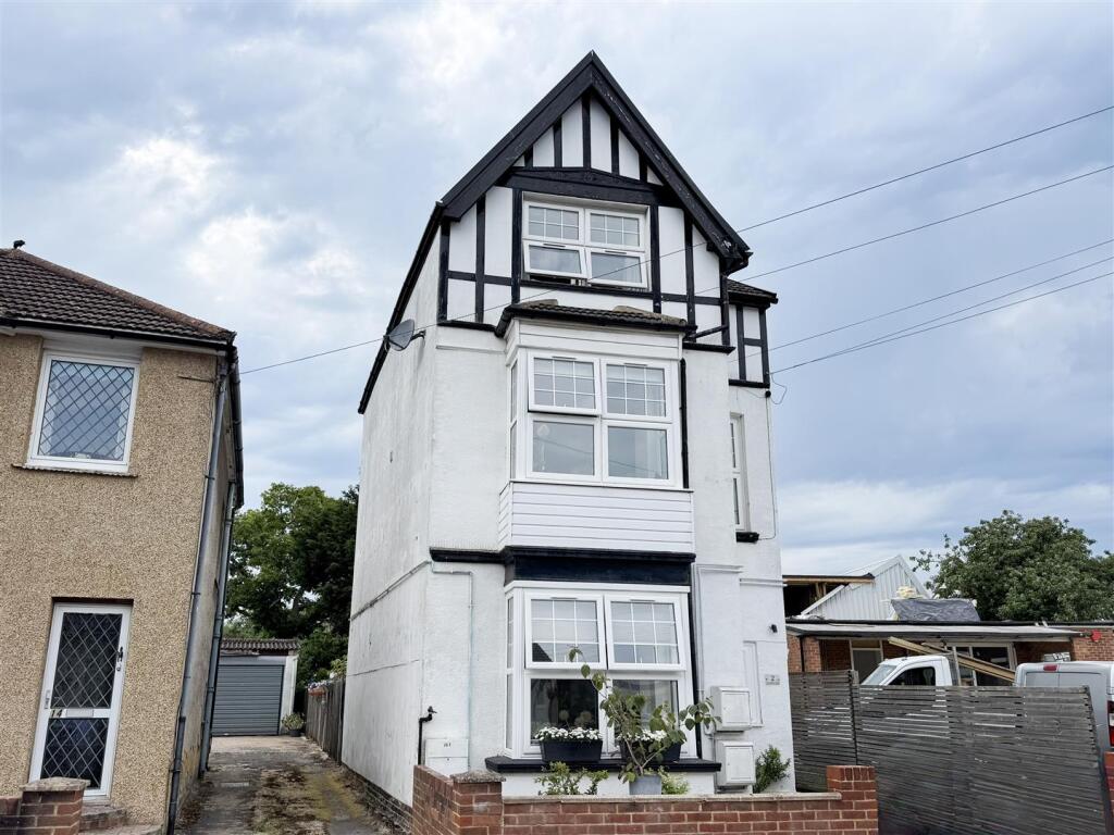 2 bed 1st Floor Flat for rent in Lunsford's Cross. From Oakfield - Bexhill-on-Sea