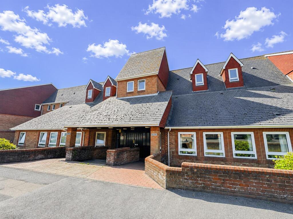1 bed House (unspecified) for rent in Lunsford's Cross. From Oakfield - Bexhill-on-Sea