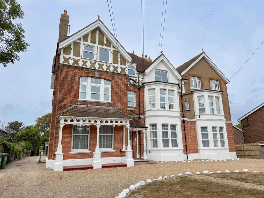 3 bed 1st Floor Flat for rent in Bexhill. From Oakfield - Bexhill-on-Sea 3 bed 1st Floor Flat for rent in Bexhill. From Oakfield - Bexhill-on-Sea