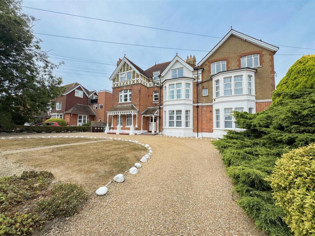 3 bed 1st Floor Flat for rent in Bexhill. From Oakfield - Bexhill-on-Sea 3 bed 1st Floor Flat for rent in Bexhill. From Oakfield - Bexhill-on-Sea