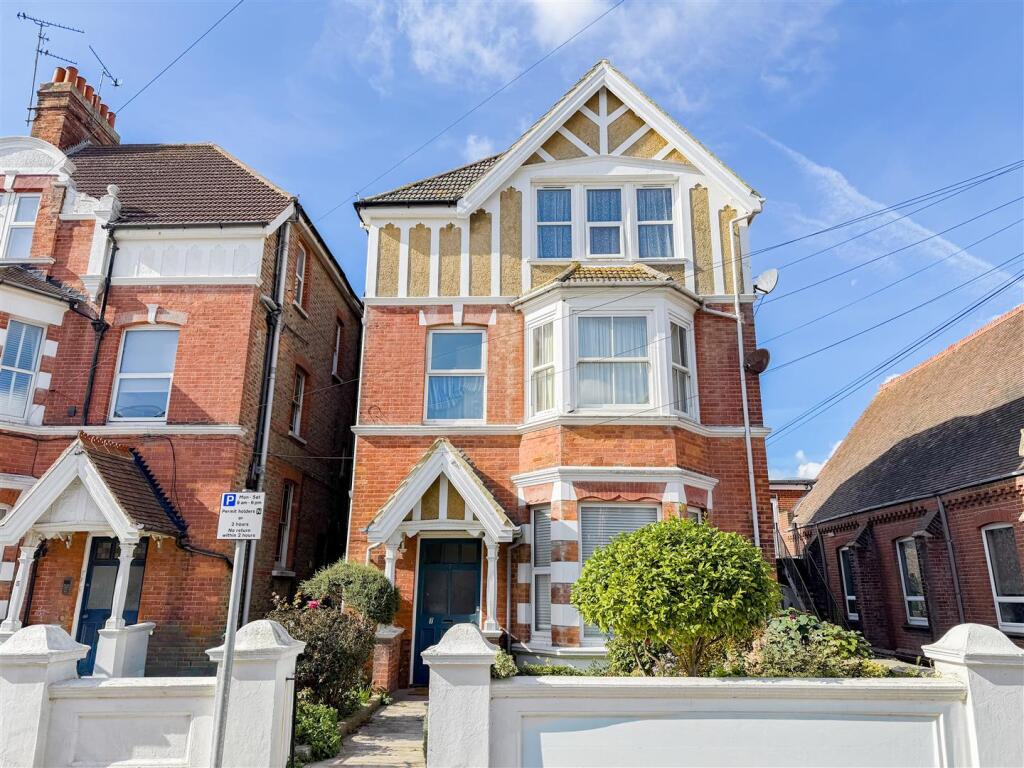 1 bed 1st Floor Flat for rent in Bexhill. From Oakfield - Bexhill-on-Sea