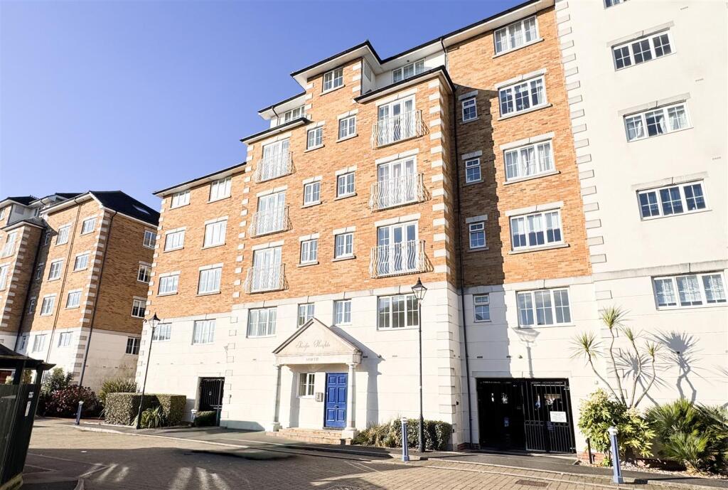 2 bed 1st Floor Flat for rent in Crumbles. From Oakfield - Eastbourne