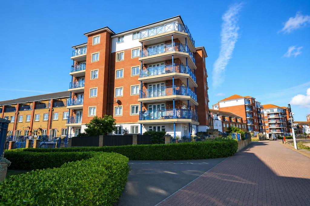 3 bed 1st Floor Flat for rent in Crumbles. From Oakfield - Eastbourne 3 bed 1st Floor Flat for rent in Crumbles. From Oakfield - Eastbourne
