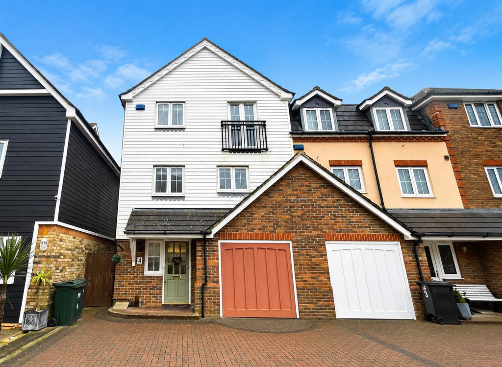 4 bed Town House for rent in Crumbles. From Oakfield - Eastbourne