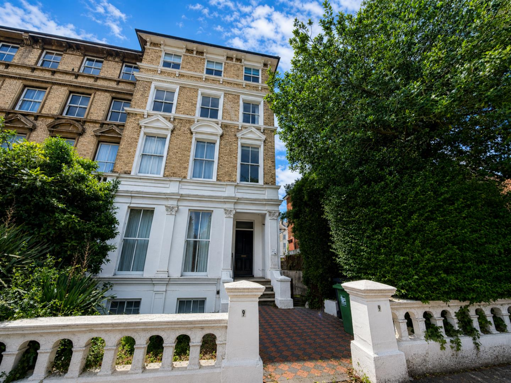 2 bed 1st Floor Flat for rent in Eastbourne. From Oakfield - Eastbourne