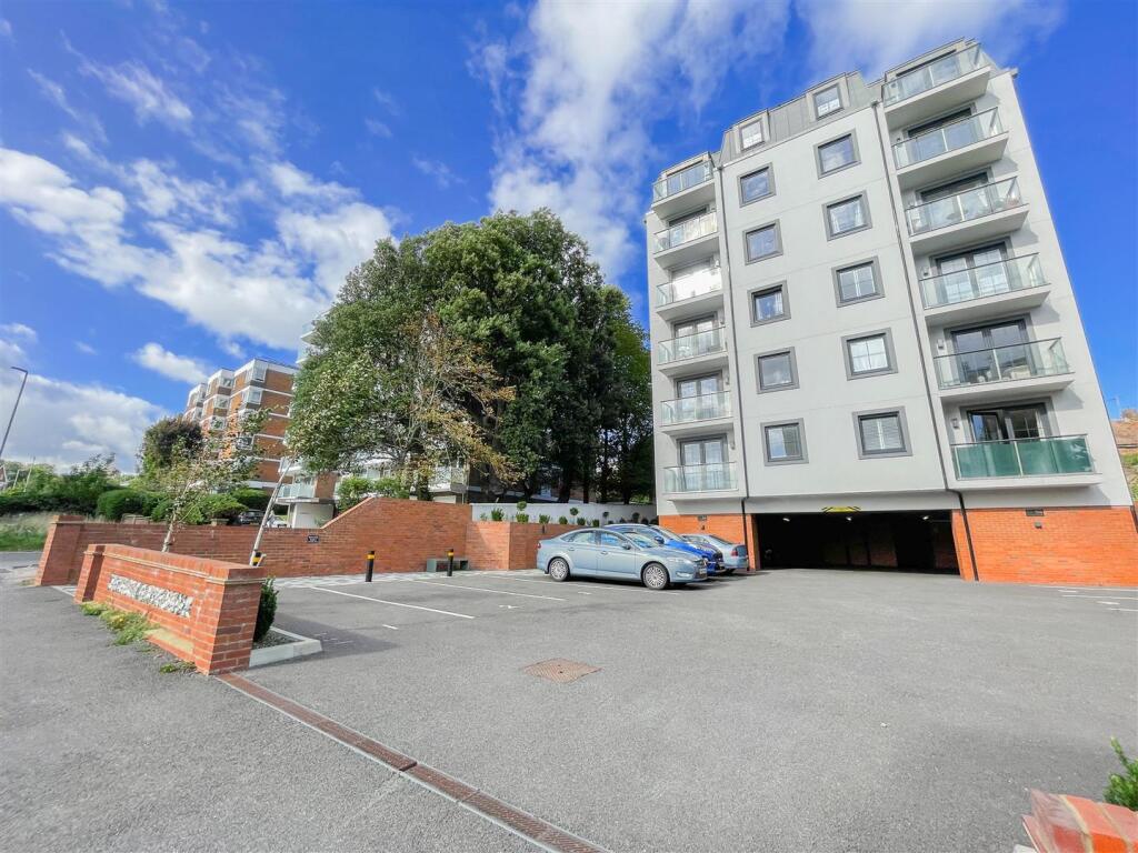 1 bed 1st Floor Flat for rent in Eastbourne. From Oakfield - Eastbourne