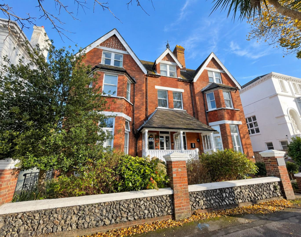 3 bed 1st Floor Flat for rent in Eastbourne. From Oakfield - Eastbourne 3 bed 1st Floor Flat for rent in Eastbourne. From Oakfield - Eastbourne