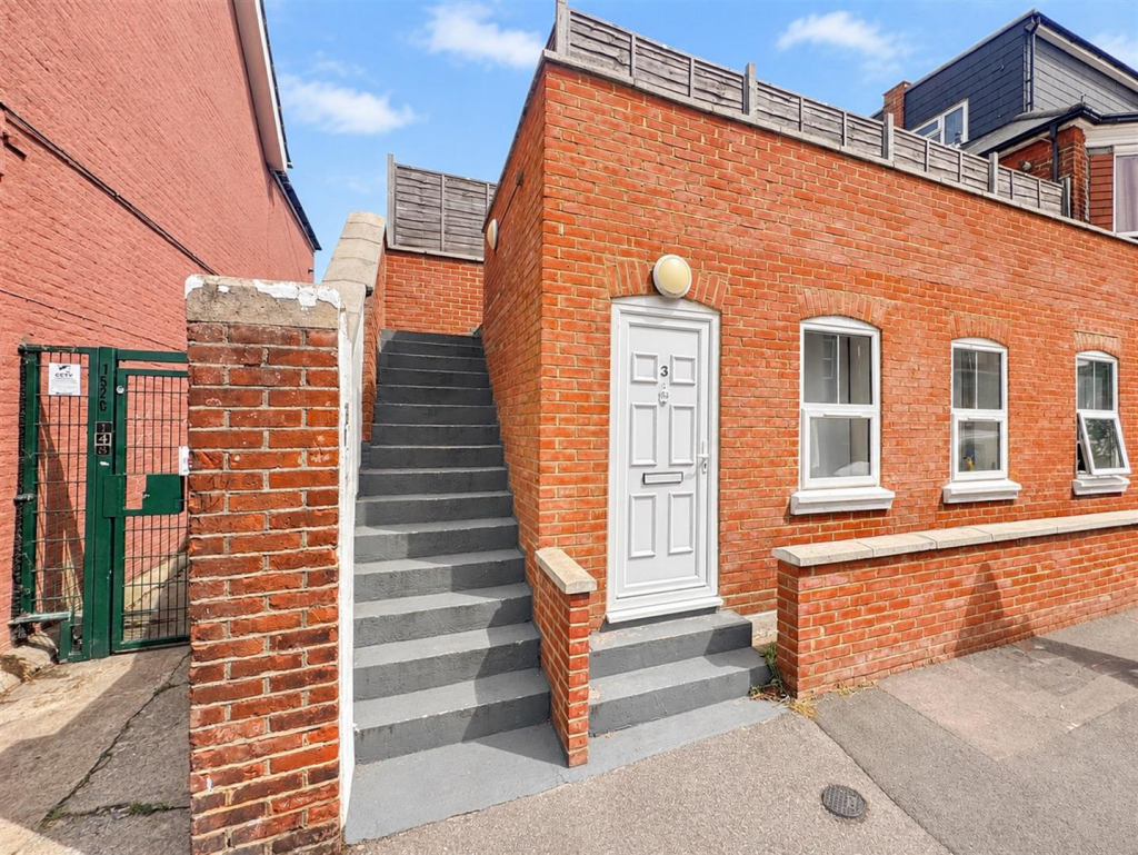 1 bed Annexe for rent in Eastbourne. From Oakfield - Eastbourne