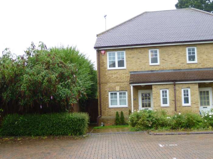 3 bed Semi-Detached House for rent in Woodley. From Options Estates