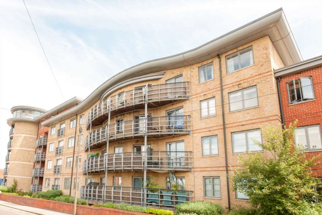 2 bed Apartment for rent in Reading. From Options Estates