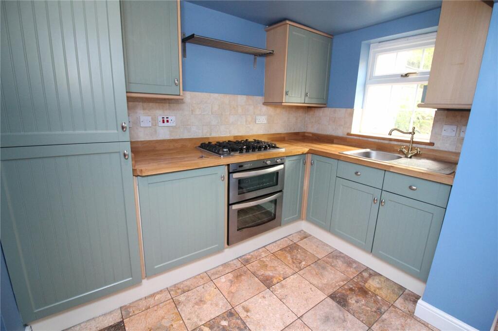 2 bed Mid Terraced House for rent in Northfleet. From Orange Property Services - UK Ltd - Gravesend