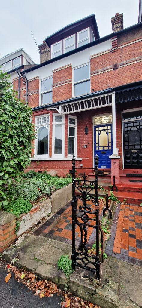 1 bed Mid Terraced House for rent in Northfleet. From Orange - Gravesend