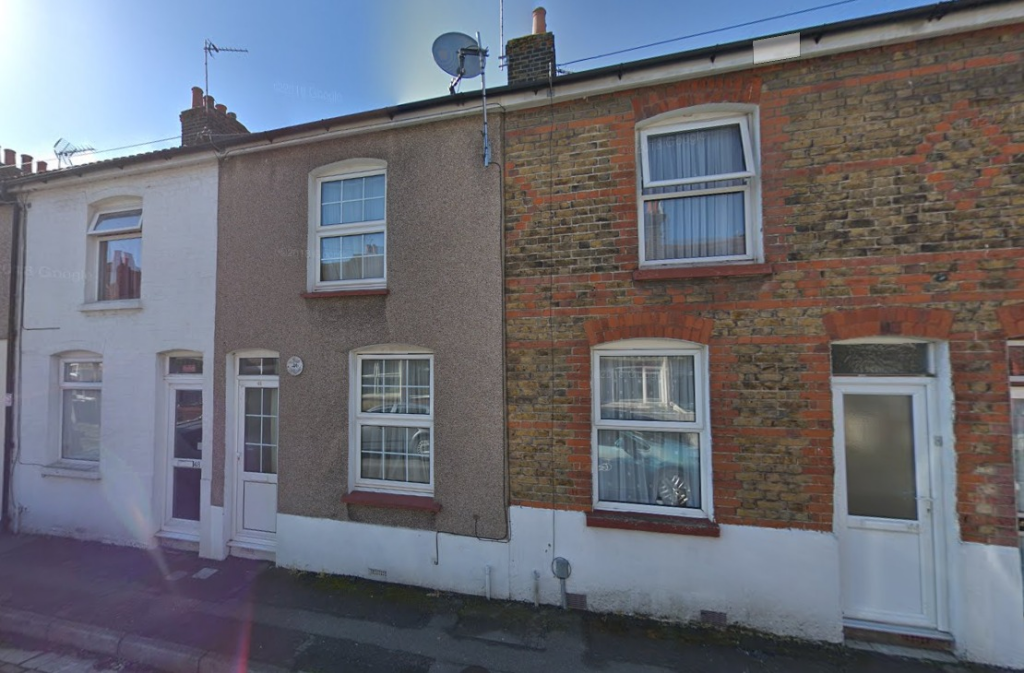 2 bed Mid Terraced House for rent in Gravesend. From Orange - Gravesend