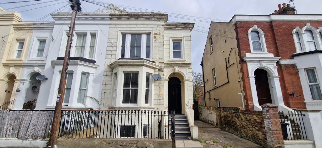 4 bed Semi Detached for rent in Northfleet. From Orange - Gravesend 4 bed Semi Detached for rent in Northfleet. From Orange - Gravesend