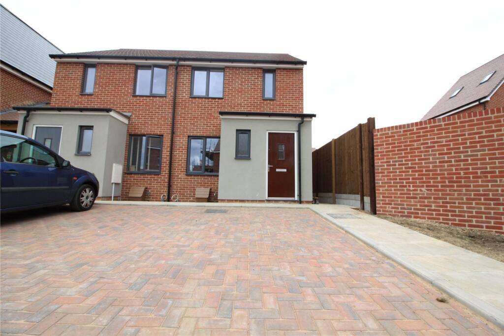 2 bed Mid Terraced House for rent in Bean. From Orange - Gravesend