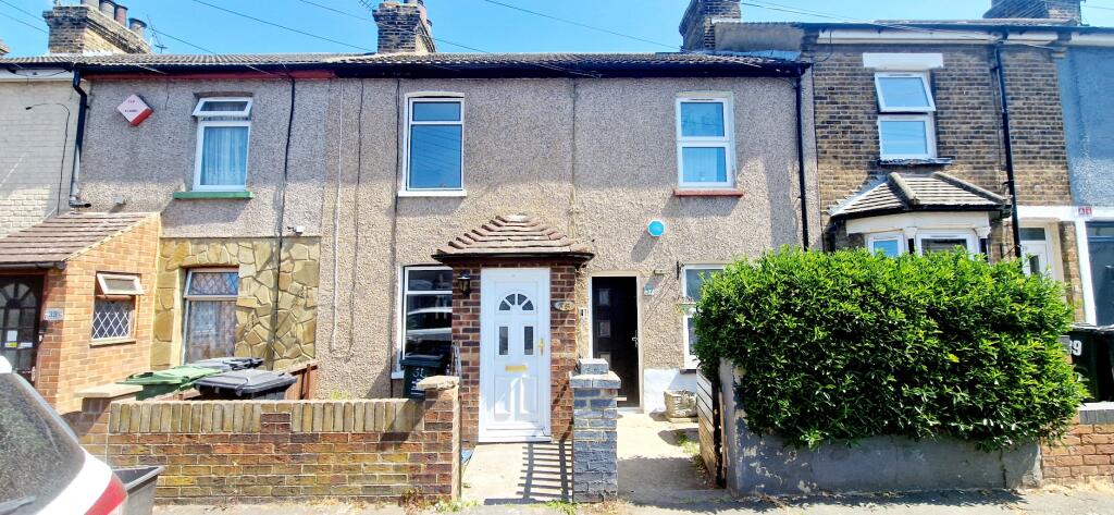 2 bed Mid Terraced House for rent in Swanscombe. From Orange - Gravesend 2 bed Mid Terraced House for rent in Swanscombe. From Orange - Gravesend
