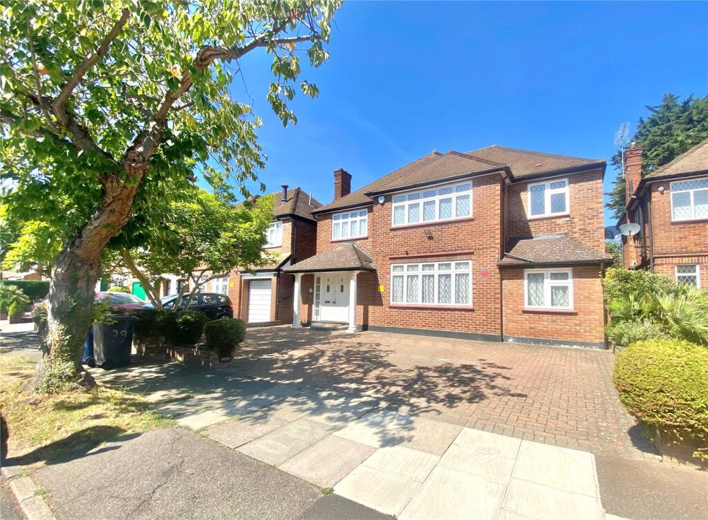 4 bed Detached for rent in Stanmore. From Lumley Estates - Radlett