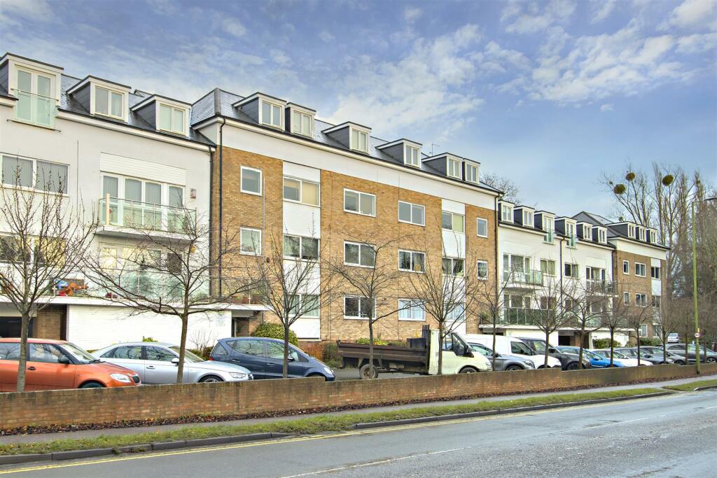 2 bed Apartment for rent in Radlett. From Lumley Estates - Radlett