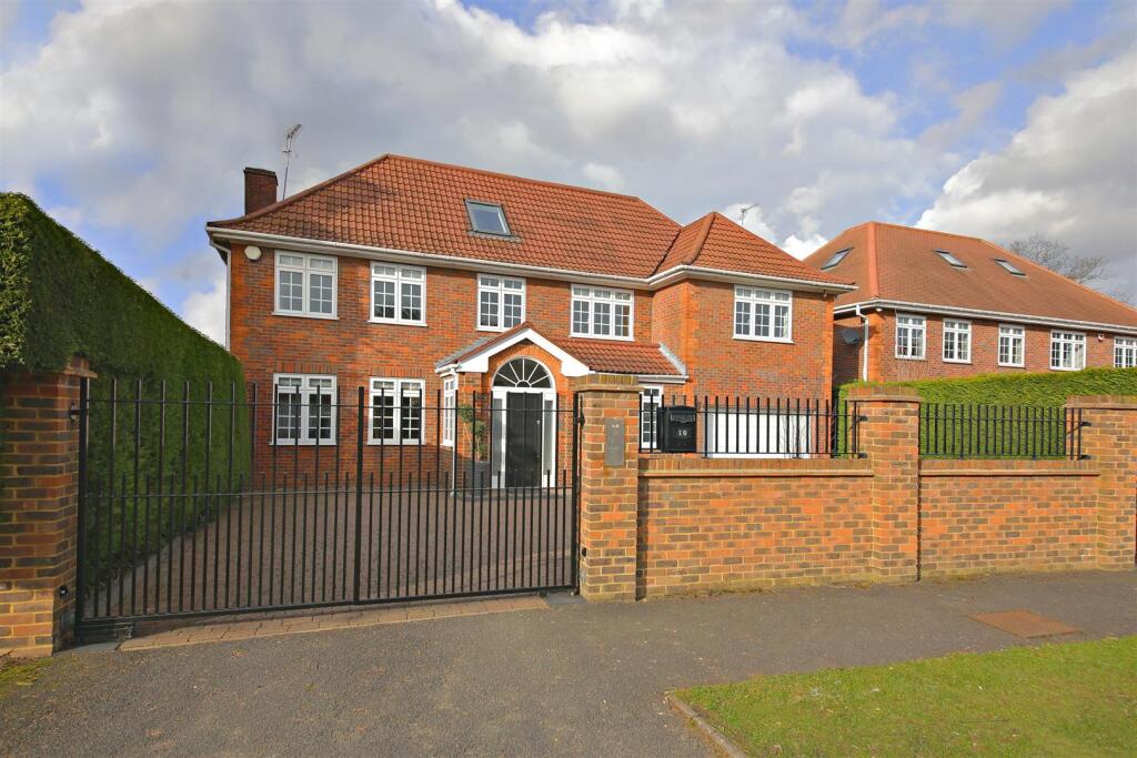 6 bed Detached for rent in Radlett. From Lumley Estates - Radlett