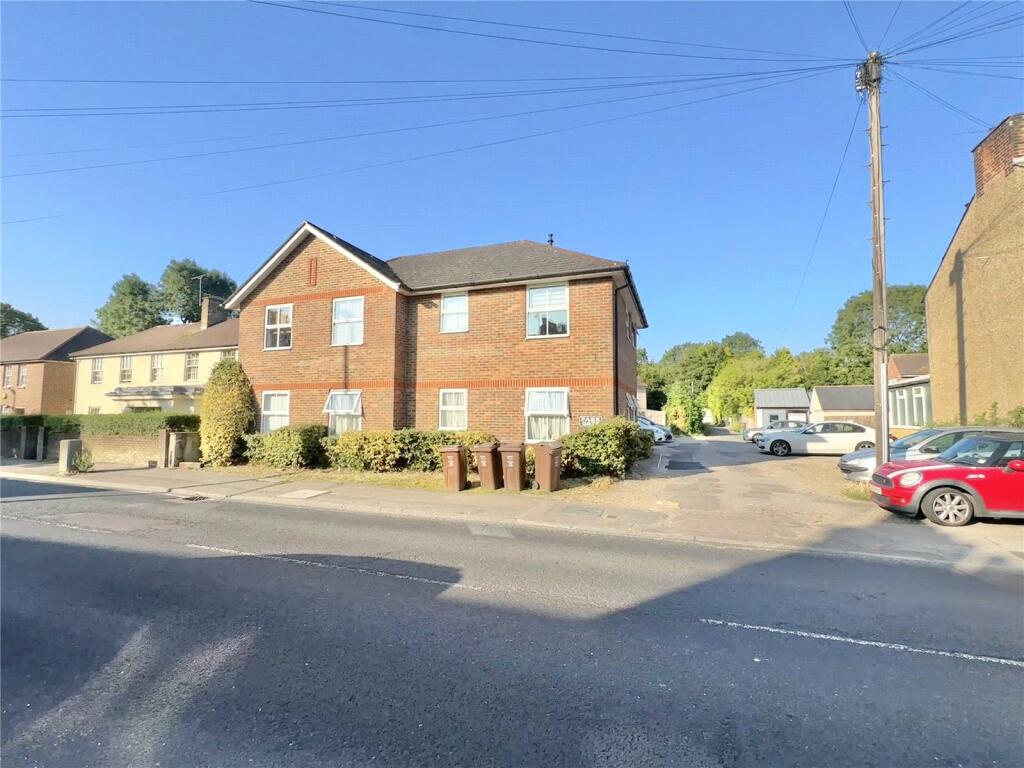 2 bed Apartment for rent in Park Street. From Lumley Estates - Radlett