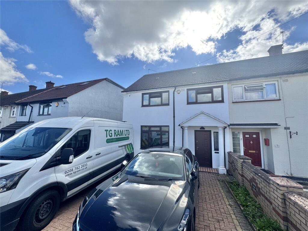 5 bed Semi Detached for rent in Borehamwood. From Lumley Estates - Radlett 5 bed Semi Detached for rent in Borehamwood. From Lumley Estates - Radlett