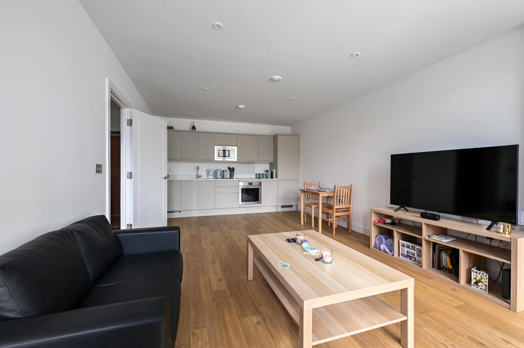 1 bed 1st Floor Flat for rent in Farnborough. From Osbornes - Farnborough