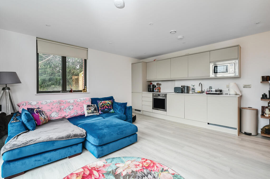 2 bed Apartment for rent in Farnborough. From Osbornes - Farnborough