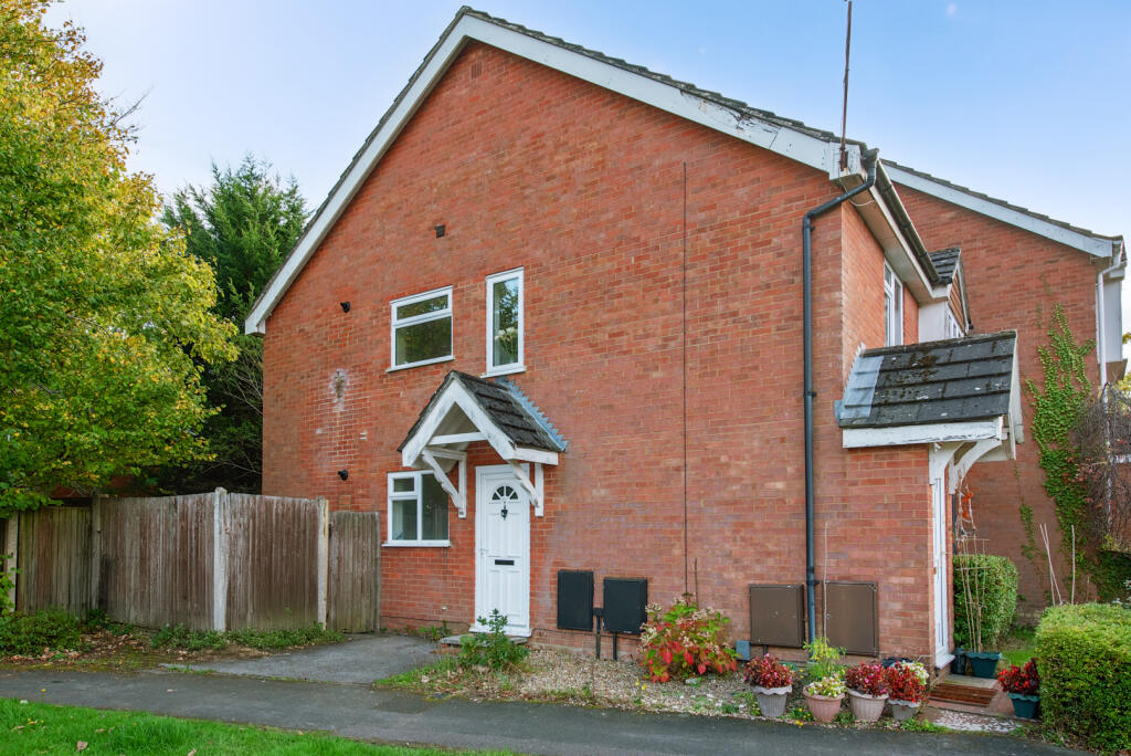 2 bed Annexe for rent in Frimley. From Osbornes - Farnborough