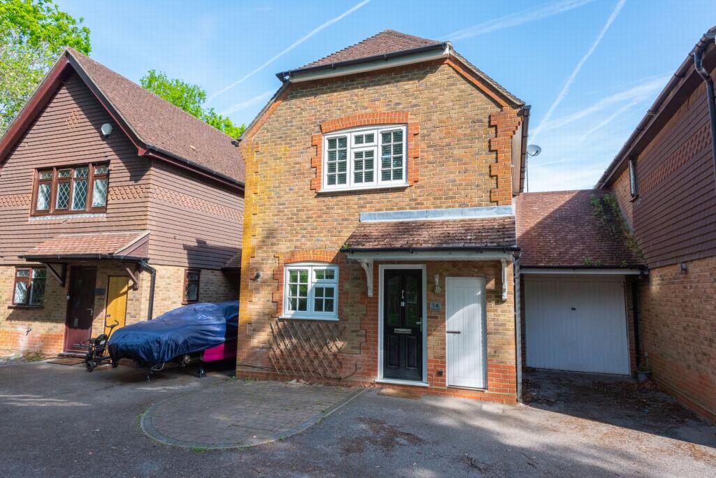 3 bed Link detached for rent in Farnborough. From Osbornes - Farnborough