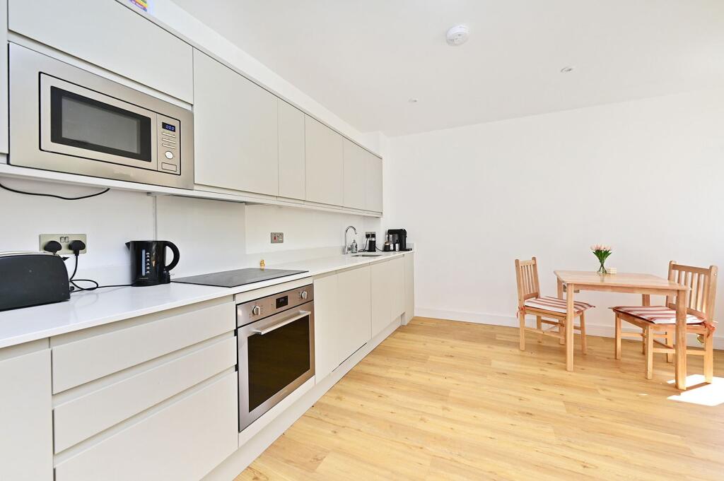 2 bed Apartment for rent in Farnborough. From Osbornes - Farnborough