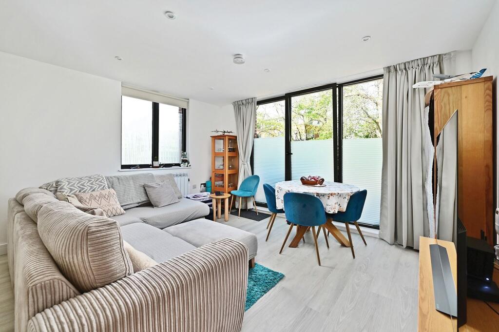 2 bed Apartment for rent in Farnborough. From Osbornes - Farnborough