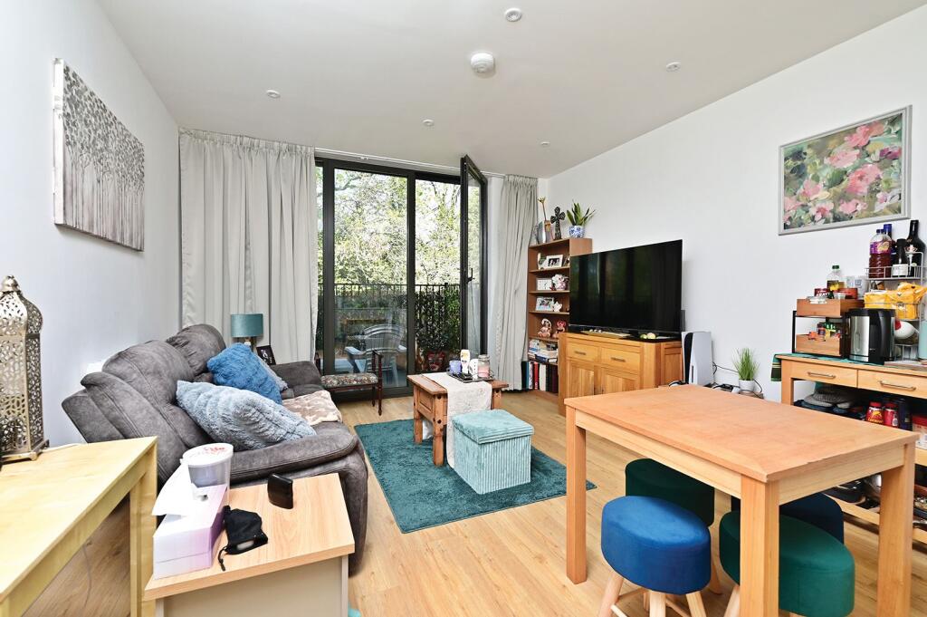 2 bed Apartment for rent in Farnborough. From Osbornes - Farnborough