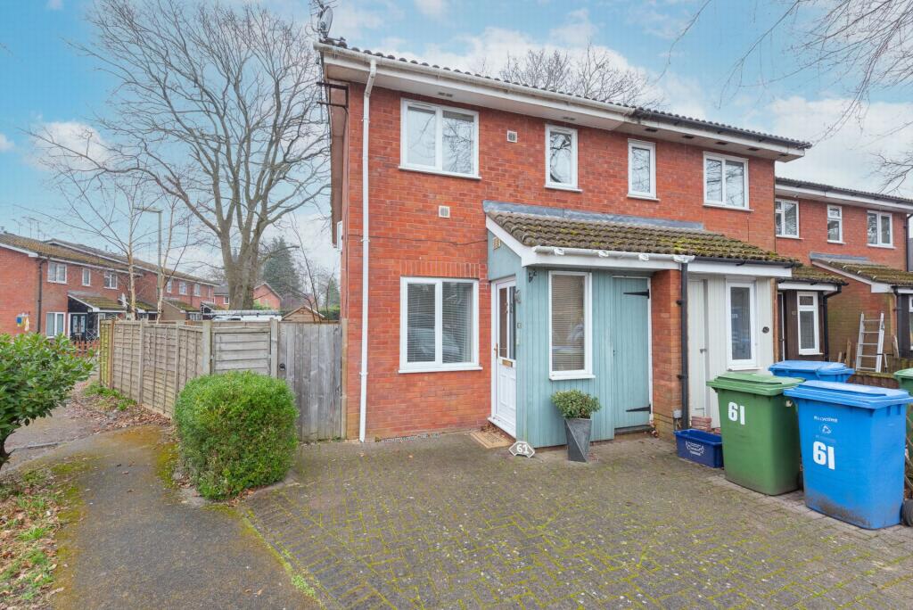 1 bed Detached for rent in Farnborough. From Osbornes - Farnborough