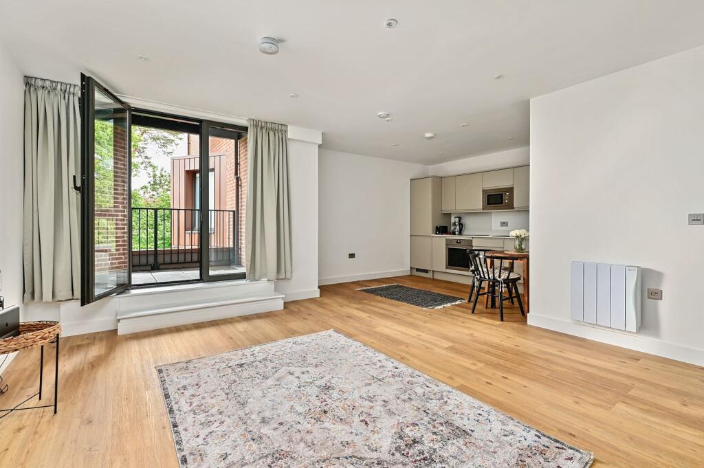 4 bed Apartment for rent in Farnborough. From Osbornes - Farnborough 4 bed Apartment for rent in Farnborough. From Osbornes - Farnborough