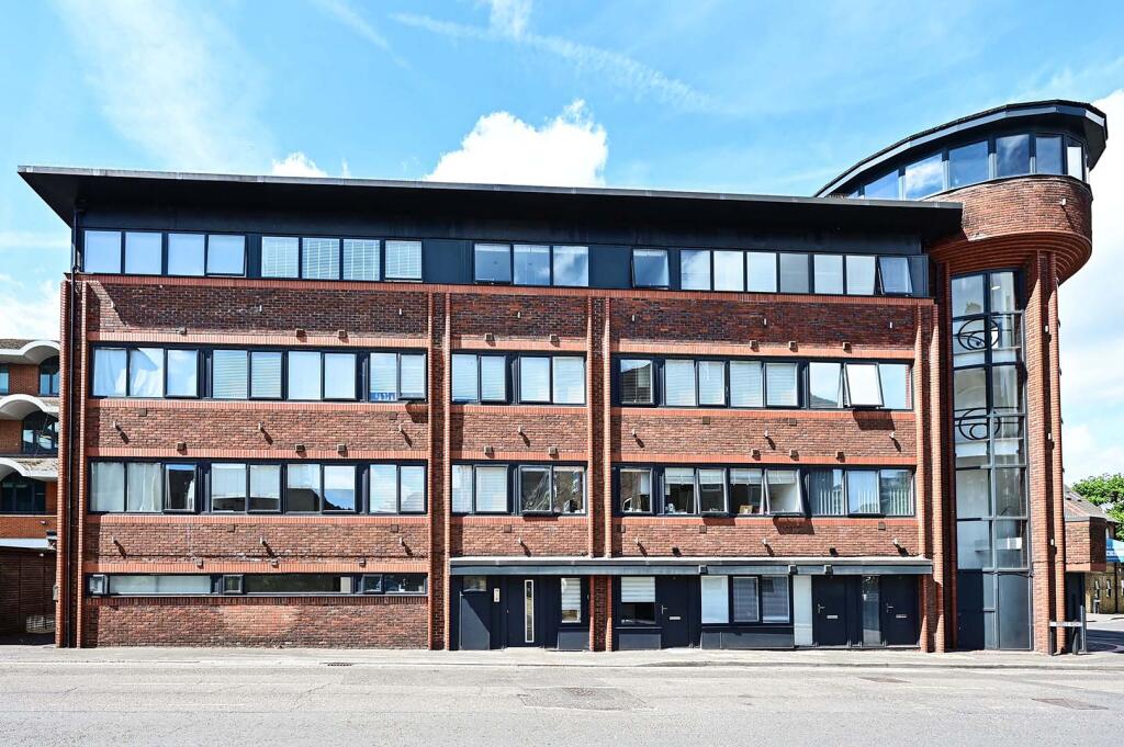 4 bed Apartment for rent in Woking. From Osbornes - Farnborough