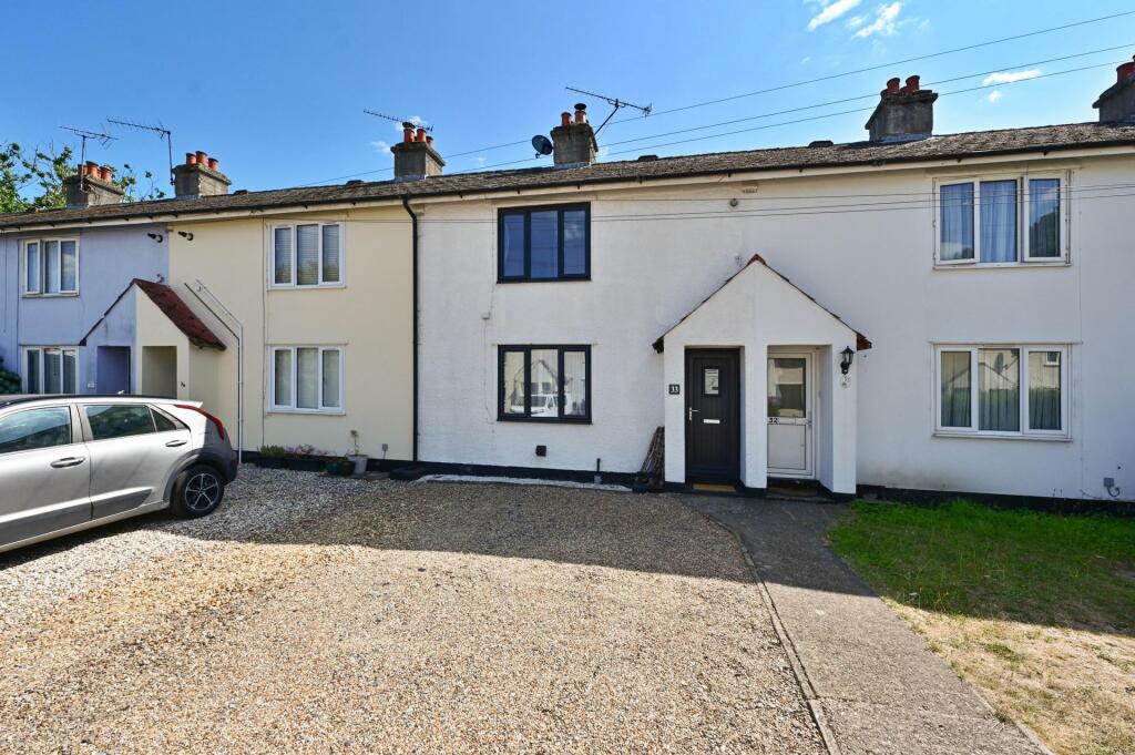 2 bed Mid Terraced House for rent in Farnborough. From Osbornes - Farnborough