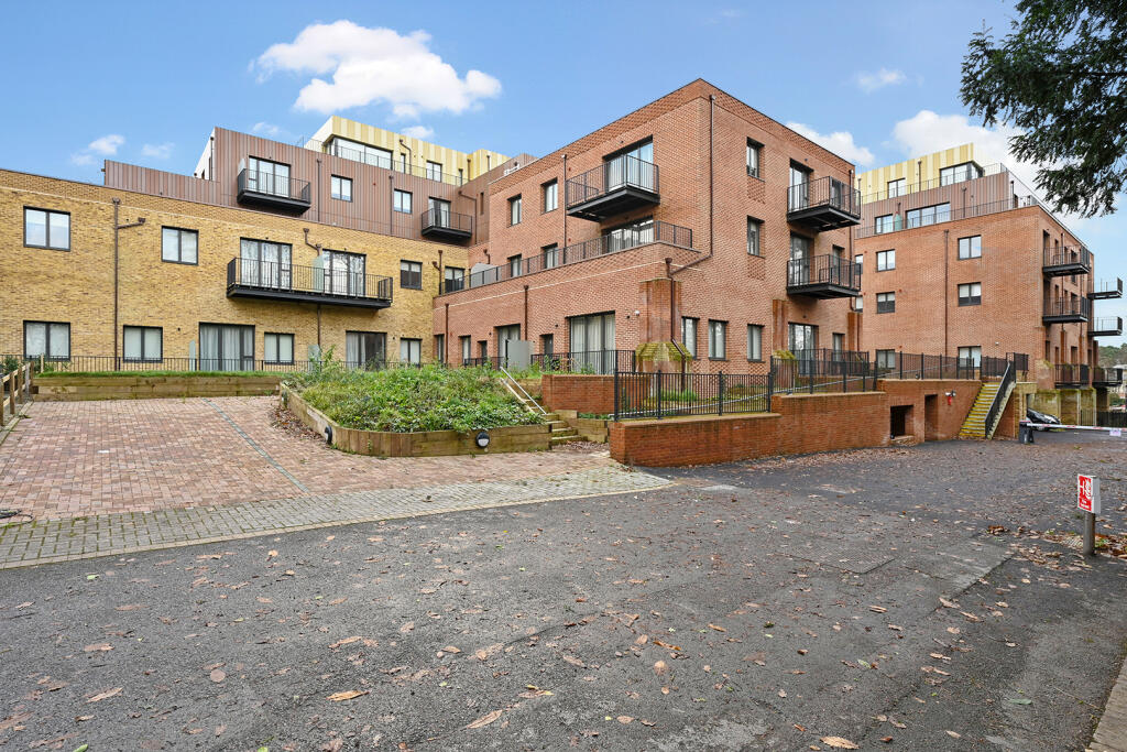 2 bed Apartment for rent in Farnborough. From Osbornes - Farnborough
